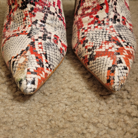 Steve Madden Envied Block Heeled Booties - Picture 7 of 9